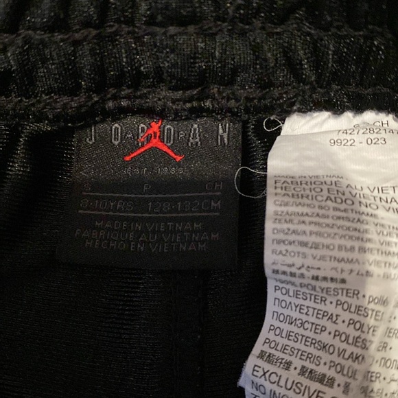 Jordan size small mesh shorts - Picture 4 of 5